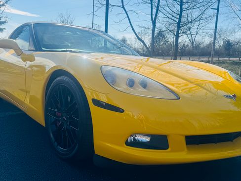 Used 2005 Chevrolet Corvette Coupe w/ Preferred Equipment Group image 1