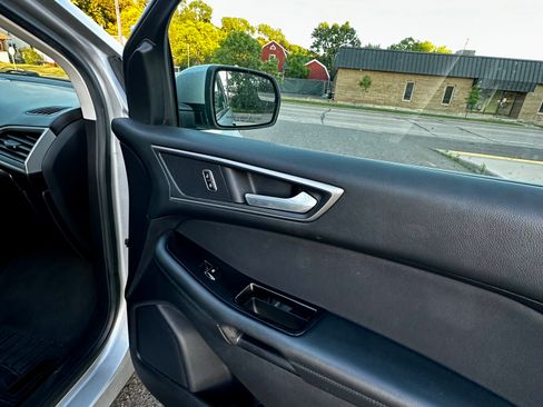 Used 2017 Ford Edge SEL AWD/4WD image 30