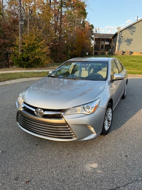 Used 2015 Toyota Camry LE FWD image 2