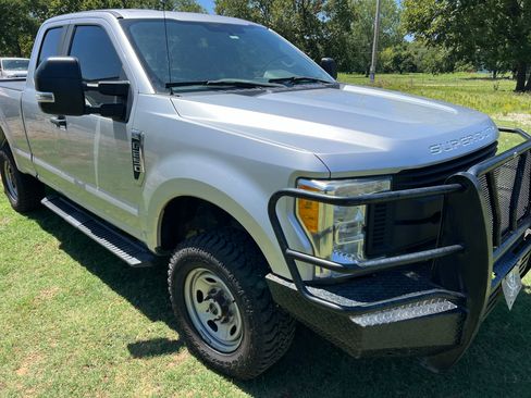 Used 2017 Ford F250 XL w/ Power Equipment Group image 2