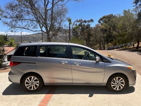 Used 2014 MAZDA MAZDA5 Sport FWD image 9