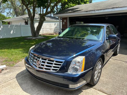 Used 2008 Cadillac DTS FWD image 1