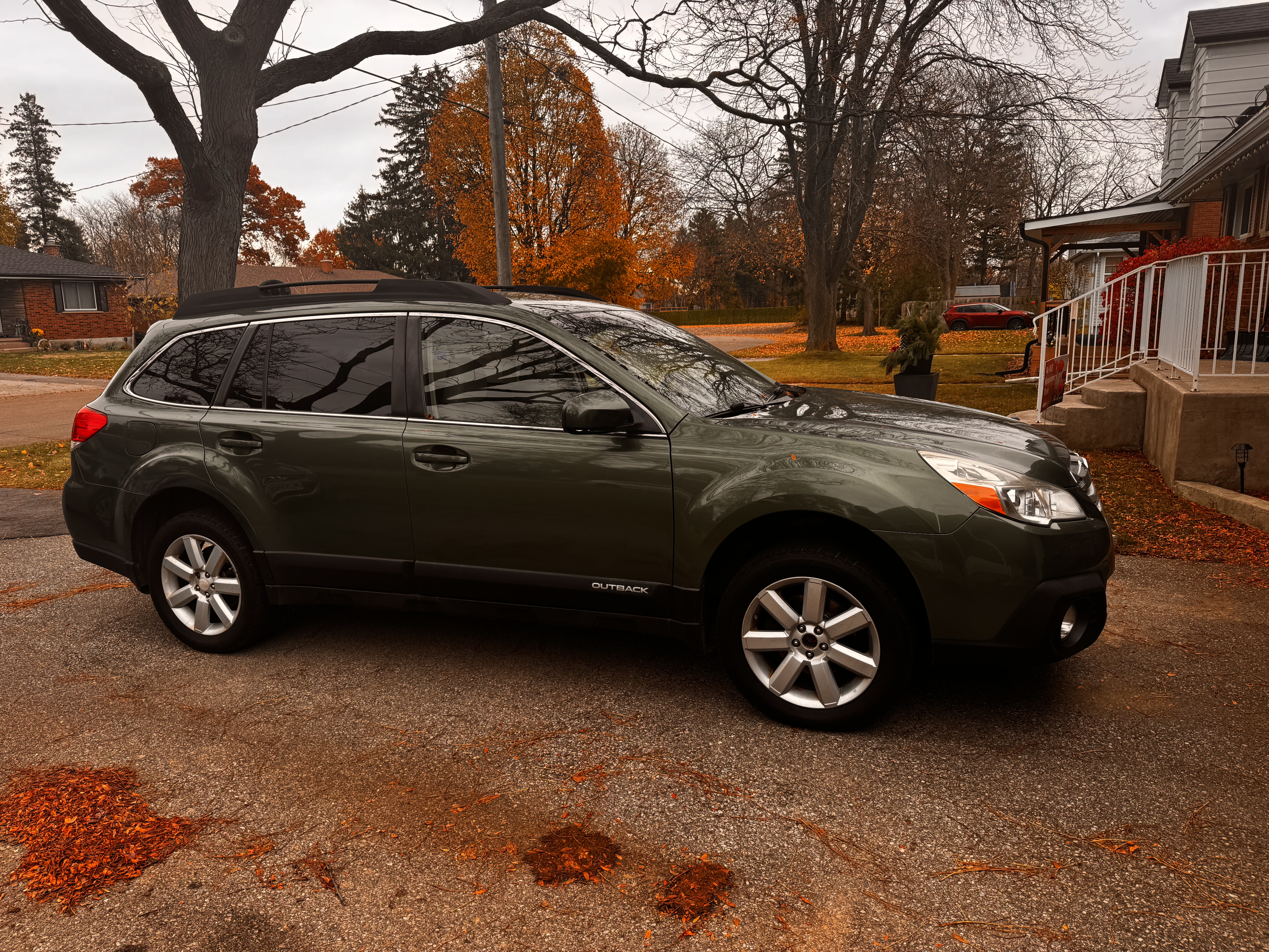 Used 2013 Subaru Outback 2.5i Premium AWD/4WD image 1