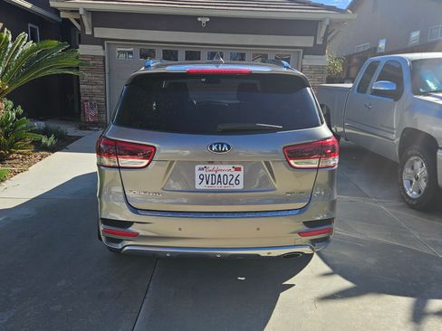Used 2016 Kia Sorento SX image 2