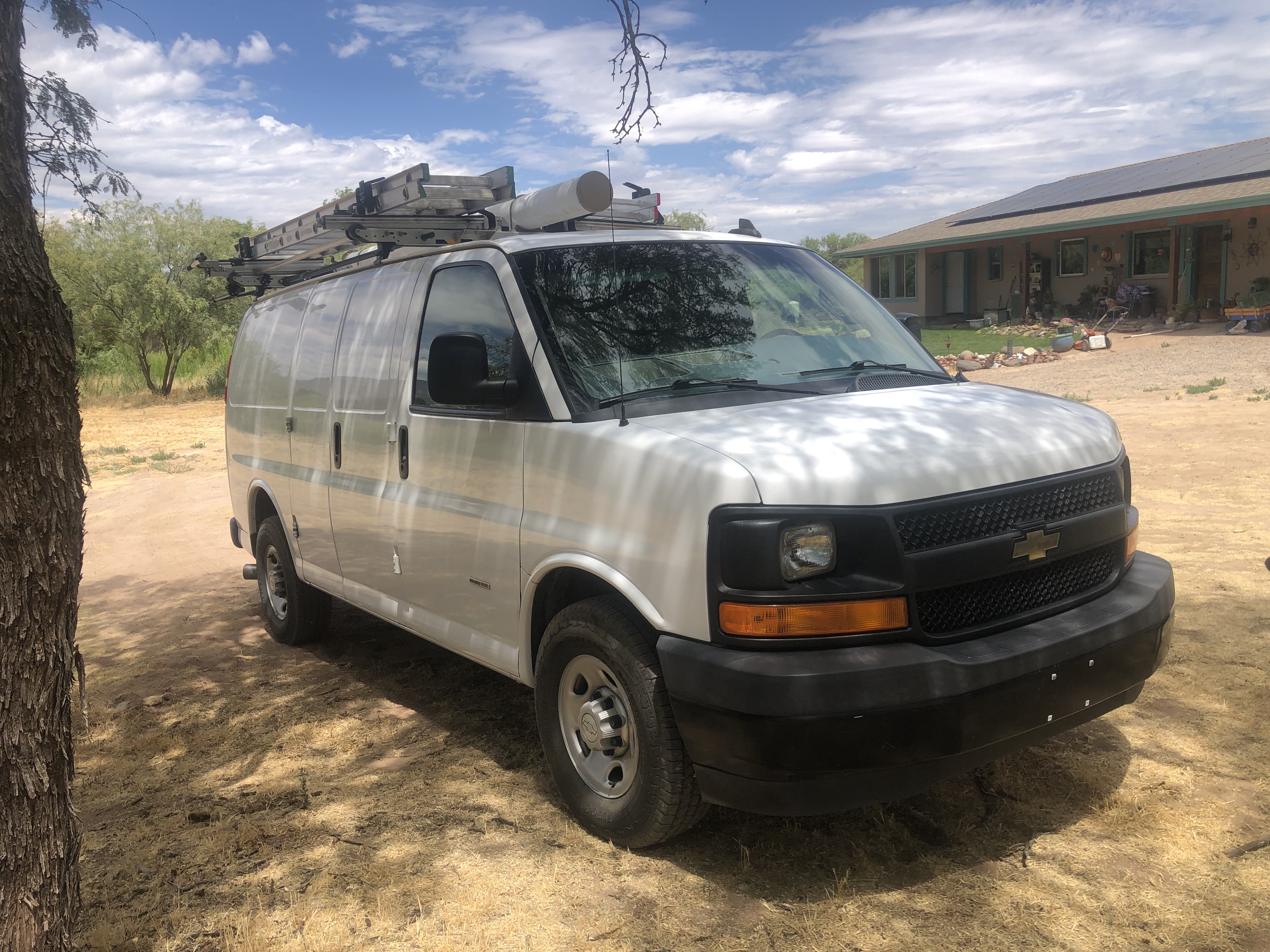 Used 2017 Chevrolet Express 2500 RWD image 1
