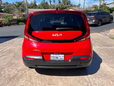 Used 2022 Kia Soul LX w/ Technology Package FWD image 6