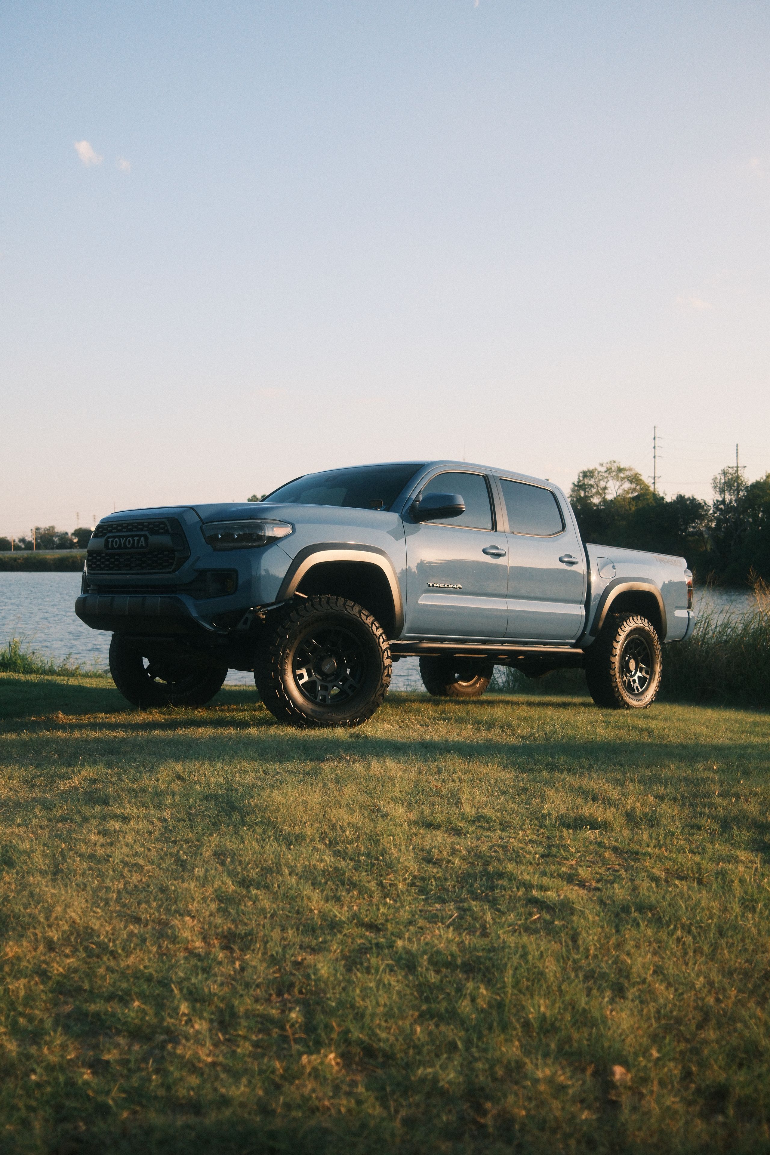 Used 2019 Toyota Tacoma TRD Off-Road w/ Technology Package AWD/4WD image 1