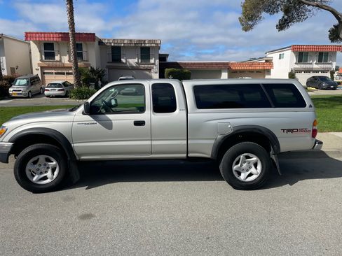 Used 2004 Toyota Tacoma PreRunner image 2