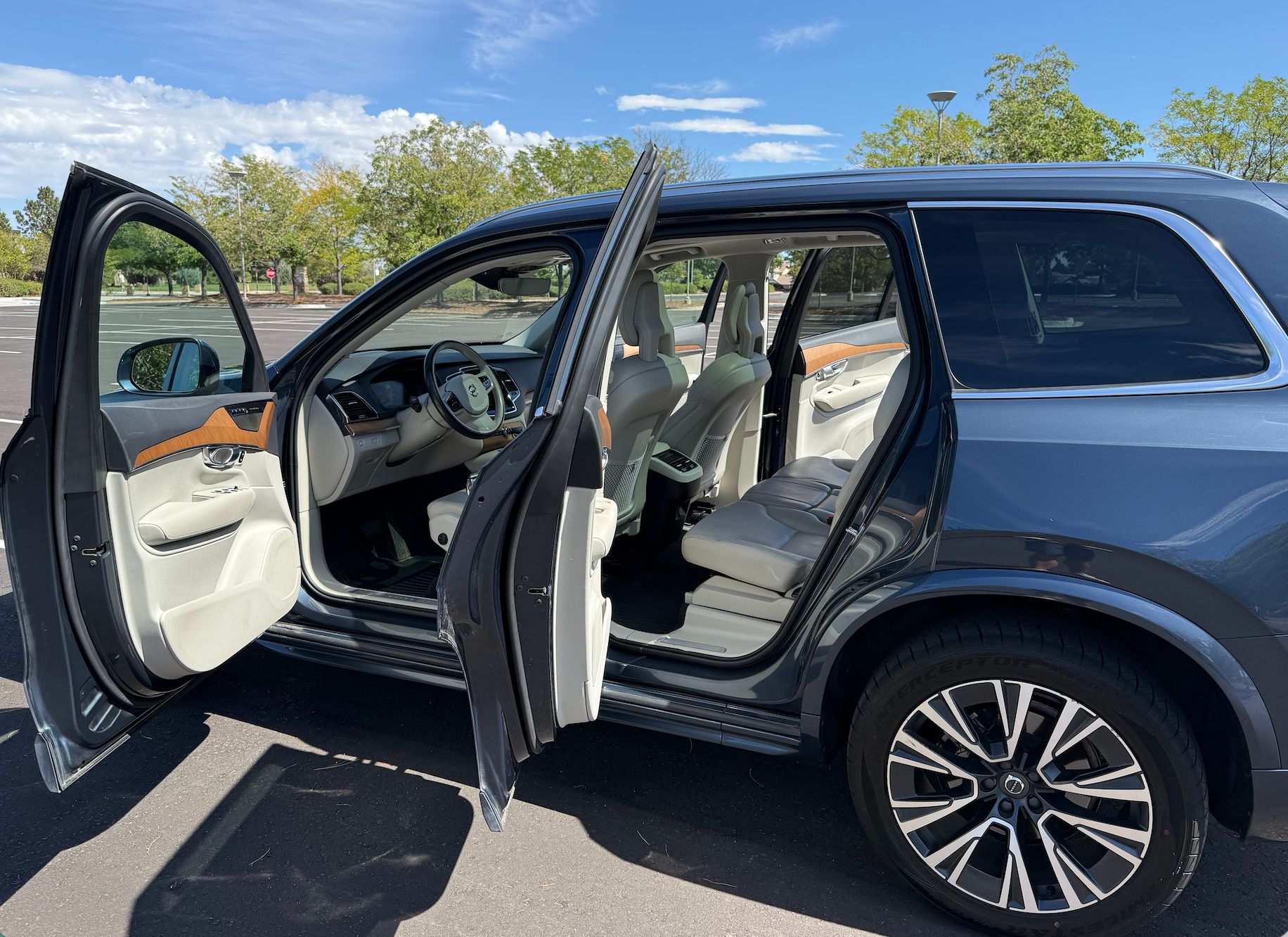 Used 2022 Volvo XC90 T6 Momentum w/ Advanced Package AWD/4WD image 20