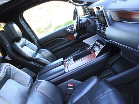 Used 2021 Lincoln Navigator L Reserve image 21