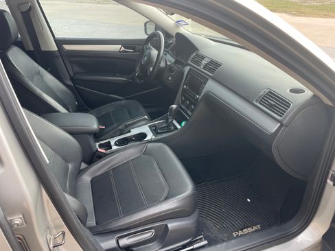 Used 2013 Volkswagen Passat 2.5 SE image 9