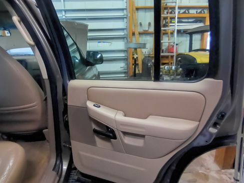 Used 2002 Ford Explorer XLT image 13