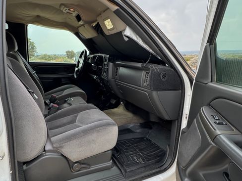 Used 2005 GMC Sierra 2500 SLE w/ Heavy-Duty Power Package image 28