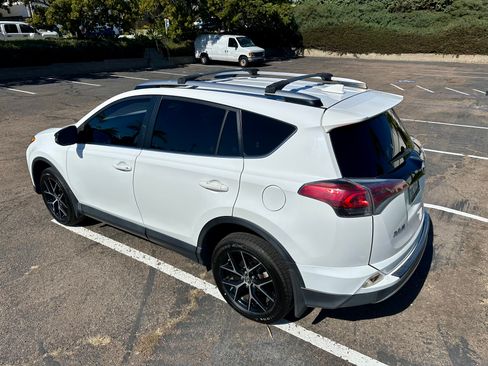Used 2017 Toyota RAV4 SE image 2