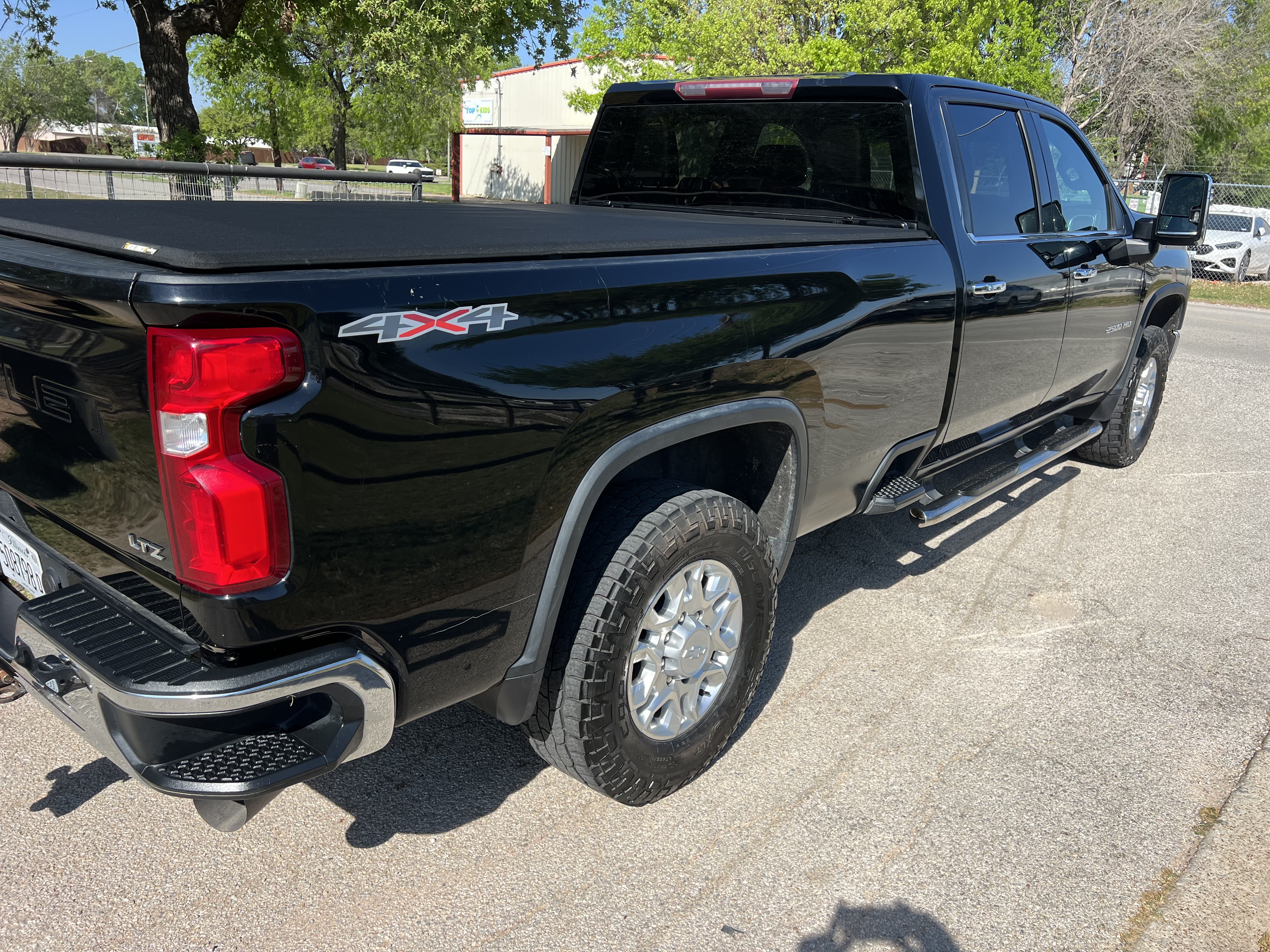 Used 2020 Chevrolet Silverado 2500 LTZ AWD/4WD image 17
