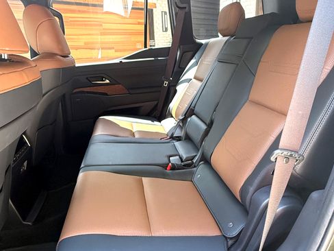 Used 2024 Lexus GX 550 w/ Accessory Package (Z1) AWD/4WD image 10