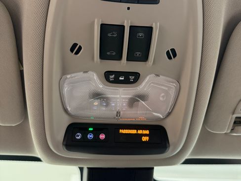 Used 2020 Buick Encore GX Essence w/ Experience Buick Package FWD image 21