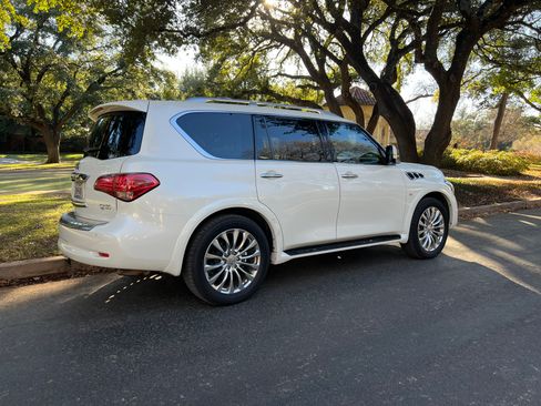 Used 2015 INFINITI QX80 Luxe w/ 22" Wheel Package image 2