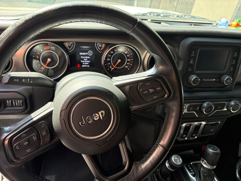Used 2018 Jeep Wrangler Sport AWD/4WD image 10