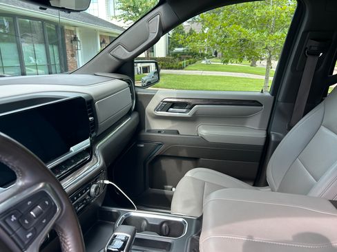 Used 2023 Chevrolet Silverado 1500 LTZ w/ Technology Package RWD image 13