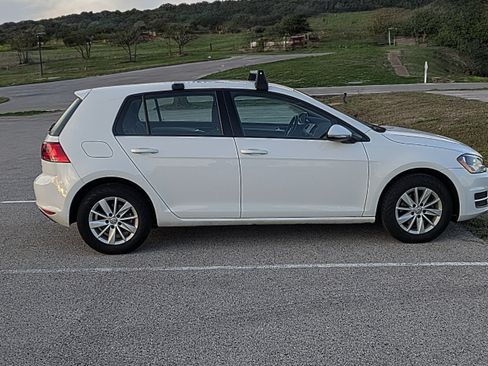 Used 2017 Volkswagen Golf S image 5