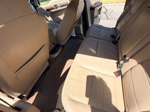 Used 2010 Ford F350 Lariat RWD image 19