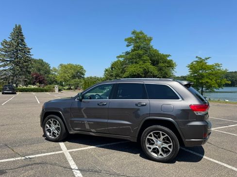 Used 2018 Jeep Grand Cherokee Limited AWD/4WD image 4