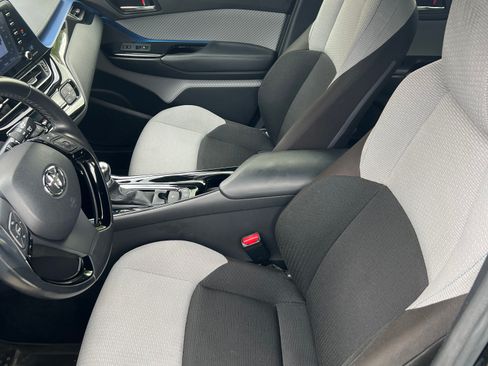 Used 2019 Toyota C-HR XLE FWD image 8