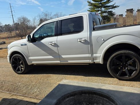 Used 2019 Ford F150 Lariat w/ Equipment Group 502A Luxury image 2