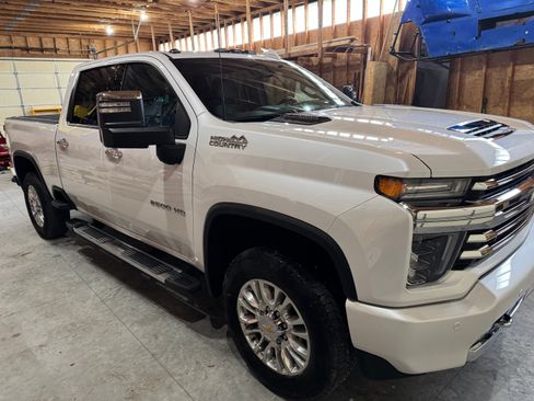 Used 2022 Chevrolet Silverado 2500 High Country AWD/4WD image 5