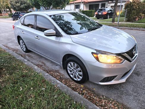 Used 2019 Nissan Sentra S FWD image 2