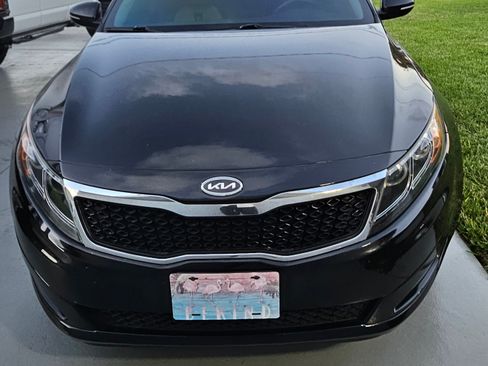 Used 2011 Kia Optima EX w/ Premium Pkg image 2