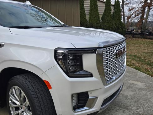 Used 2024 GMC Yukon Denali w/ Advanced Technology Package image 9