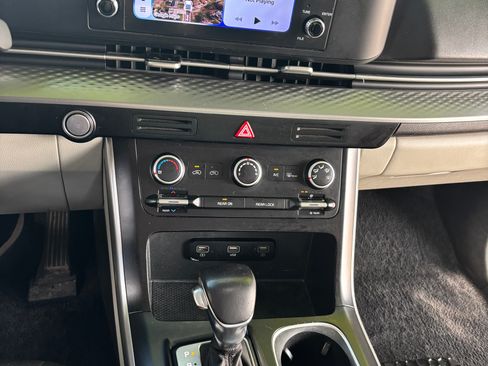 Used 2022 Kia Carnival LX FWD image 6