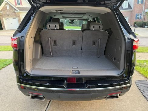 Used 2019 Chevrolet Traverse Premier w/ Driver Confidence II Package FWD image 14