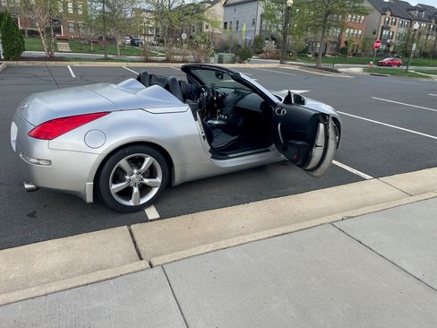 Used 2006 Nissan 350Z Enthusiast w/ (S02) Side Air Bags Pkg image 12