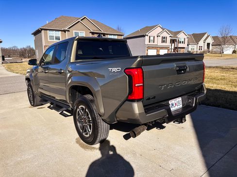 Used 2025 Toyota Tacoma TRD Sport image 14