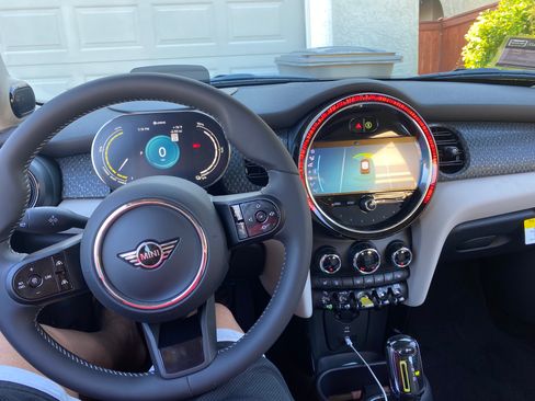 Used 2023 MINI Cooper SE image 4