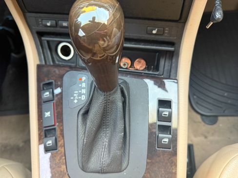 Used 2003 BMW 330xi Sedan image 21