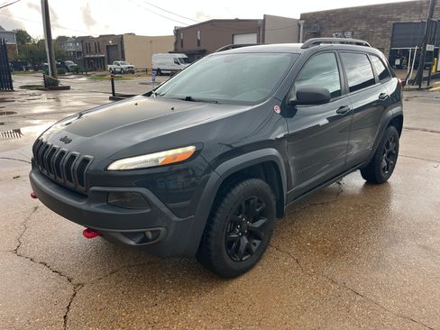 Used 2016 Jeep Cherokee Trailhawk w/ Comfort/Convenience Group AWD/4WD image 11