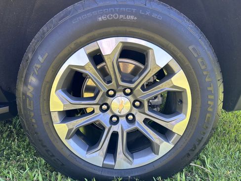 Used 2025 Chevrolet Tahoe LT w/ Comfort Package image 13