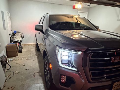 Used 2023 GMC Yukon AT4 w/ AT4 Premium Package image 4