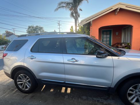Used 2013 Ford Explorer XLT image 1