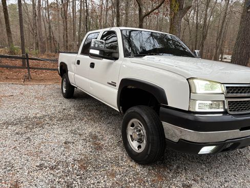 Used 2006 Chevrolet Silverado 2500 W/T w/ Heavy-Duty Power Package image 11