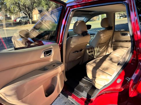 Used 2019 Nissan Pathfinder Platinum image 25