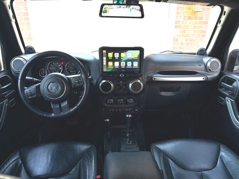 Used 2014 Jeep Wrangler Unlimited Rubicon w/ Connectivity Group image 13