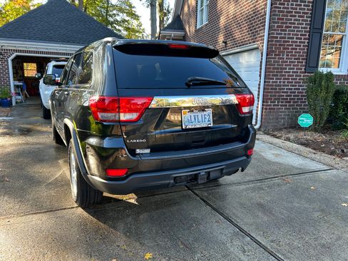 Used 2011 Jeep Grand Cherokee Laredo w/ Security & Convenience Group image 4