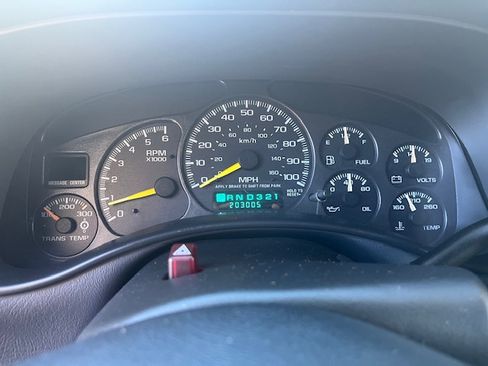 Used 2001 Chevrolet Suburban 2500 LT w/ LT Preferred Equipment Group image 19