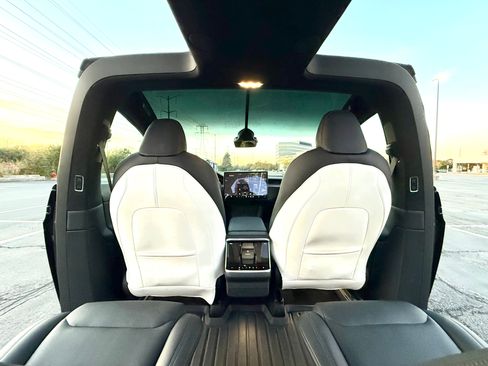 Used 2023 Tesla Model X image 26