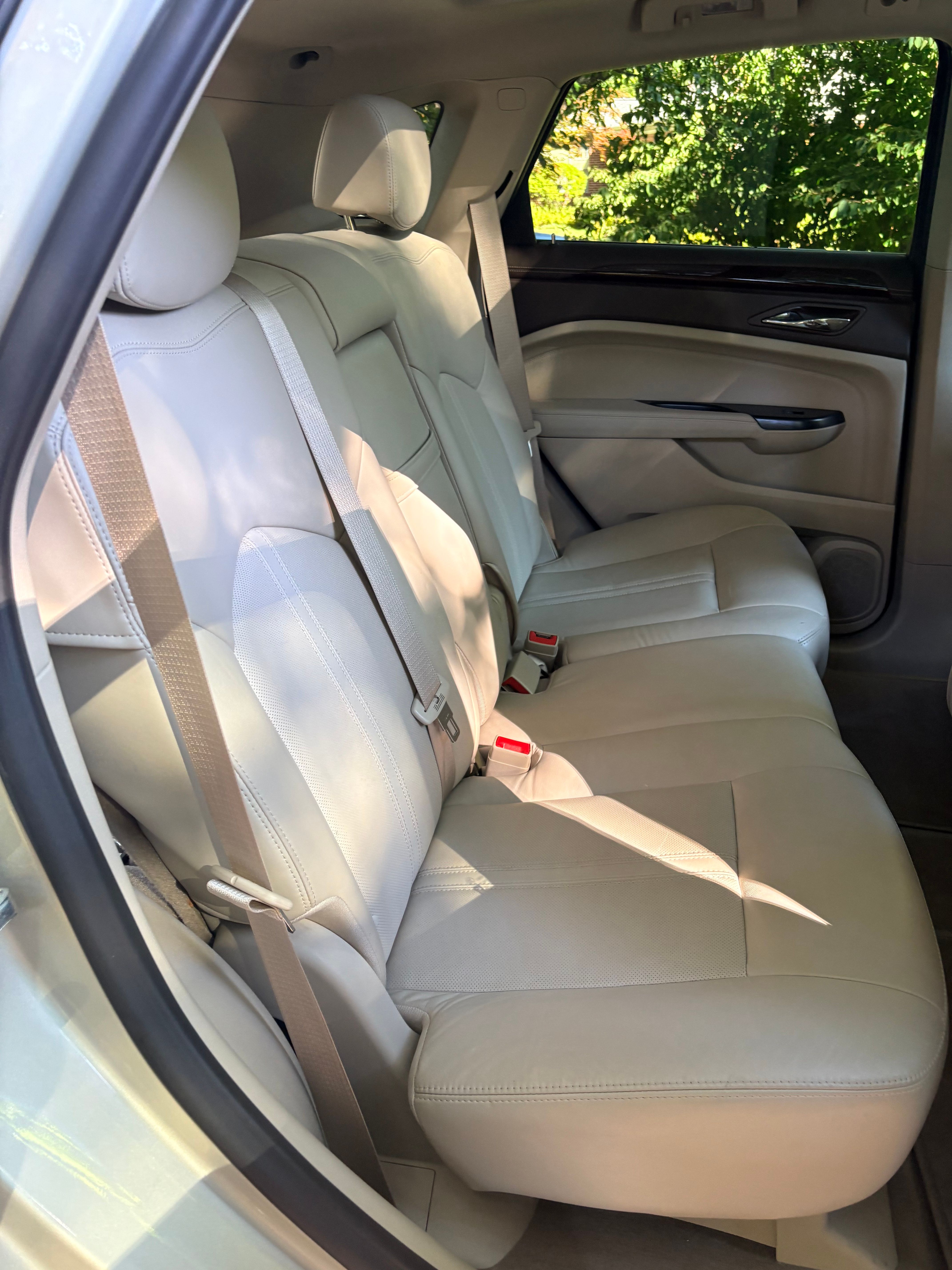 Used 2013 Cadillac SRX Luxury w/ Driver Awareness Package FWD image 9